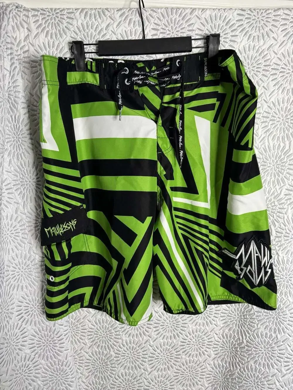 Maui and Sons Green Black Geometric Print Board Shorts Size 36 Swim Trunks